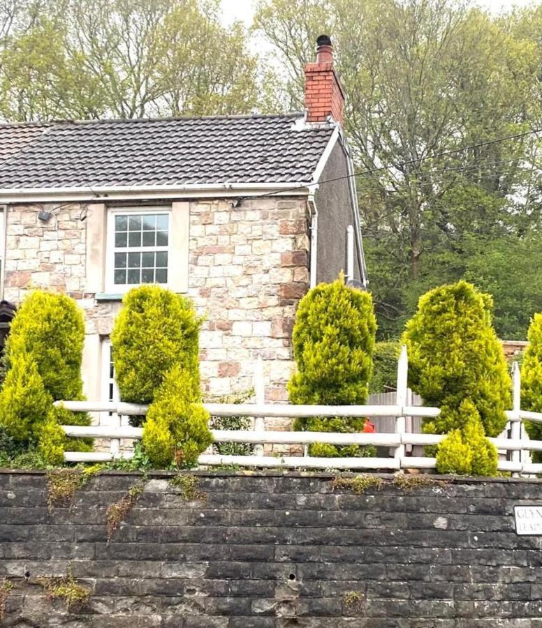 2-Bed Cottage In In Welsh Valley Nr Swansea Buitenkant foto