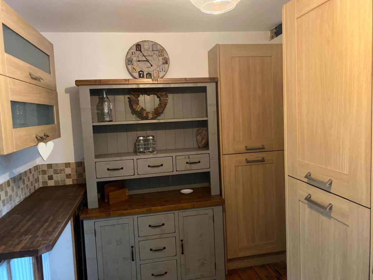 2-Bed Cottage In In Welsh Valley Nr Swansea Buitenkant foto
